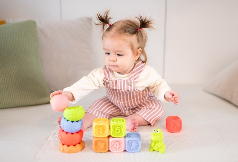 Zestaw Montessori Klocki i piramida sensoryczna 13 el.